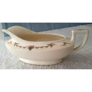 Vintage ~ HOMER LAUGHLIN ~ 7&quot; x 4 1/2&quot; Gravy Boat ~ Eggshell Antique