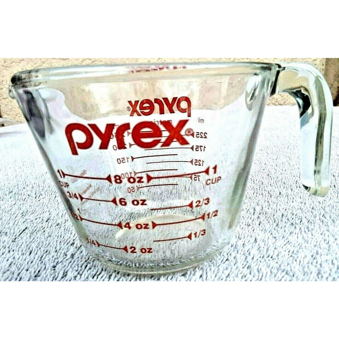 Pyrex Prepware 2 Cup Glass Measuring Cup with Lid Red Letters Made in USA