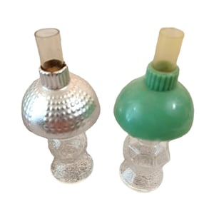 2 Vintage Puppenhaus Größe Hirrucane Lampen 4&quot; Groß Grün Silber Altes Parfum leer