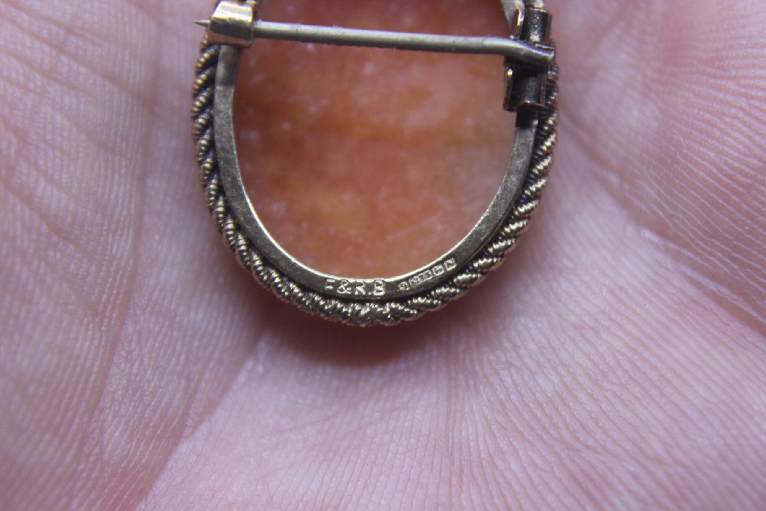 Broche Camée Vintage En Or 9 Carats - Sculpture Main, Fond Bleu, Poids 11.99g, Occasion