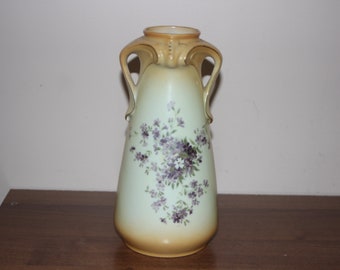 Vaso de cerâmica Art Nouveau: decoração europeia antiga
