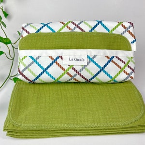 May include: A set of green muslin burp cloths with a white and colorful patterned storage pouch. The pouch has the text "La Girafe" printed on it.