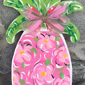 Spring Door Hanger, Summer Door Hanger, Pineapple Door Hanger, Spring Pineapple Door Hanger, Lilly Inspired Pineapple, Lilly Flower