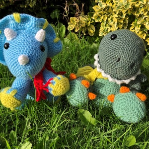 Dinosaurios de ganchillo - Triceratops y T-Rex