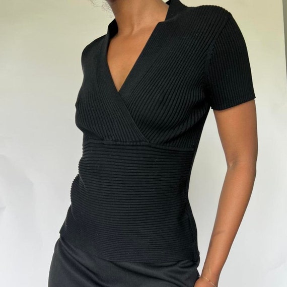 Vintage black v neck ribbed blouse - image 4