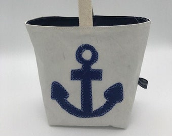 Clothespin bag sail with carabiner