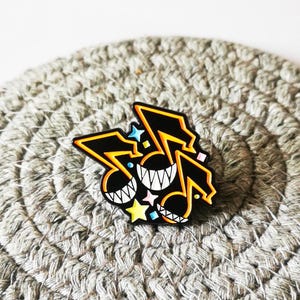 Persona 5 Point Up Pin: Anime Indie Game Accessory