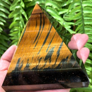 Natürliche Tigerauge Pyramide Pyramide/Quarz Pyramide/Chakra/Meditation/Energ/Selbststand/Energie Stein Ornamente/Heilstein/Geschenk/Meditation