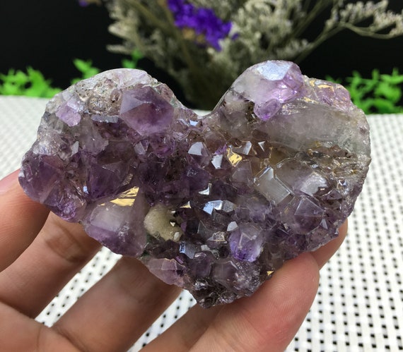 最高の天然ブラジル産アメジストクリスタルクォーツクラスターハート型 