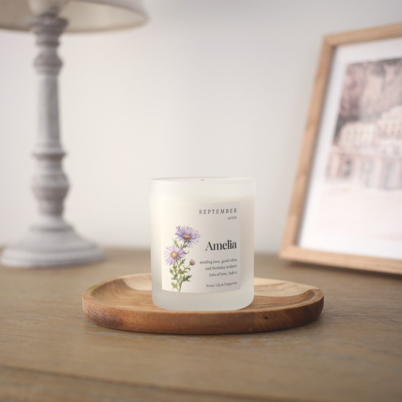 Personalized Birth Flower Candle: Frosted Soy Wax Birthday Gift imagem 2