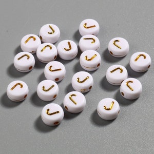 50 x Contas Acrílicas Letra J Ouro Branco 7 mm