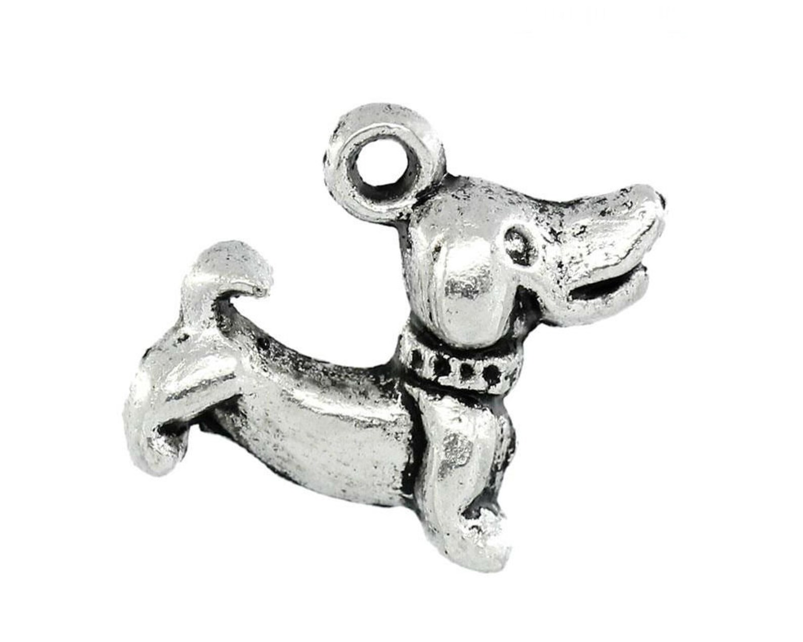 белая металлическая собака. год белой металлической собаки. напольные статуэтки собак. скульптура собаки из металла. фигурка собаки из металла.