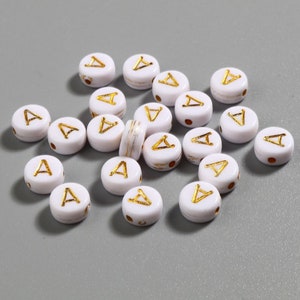 50 x contas acrílicas letra A ouro branco 7 mm