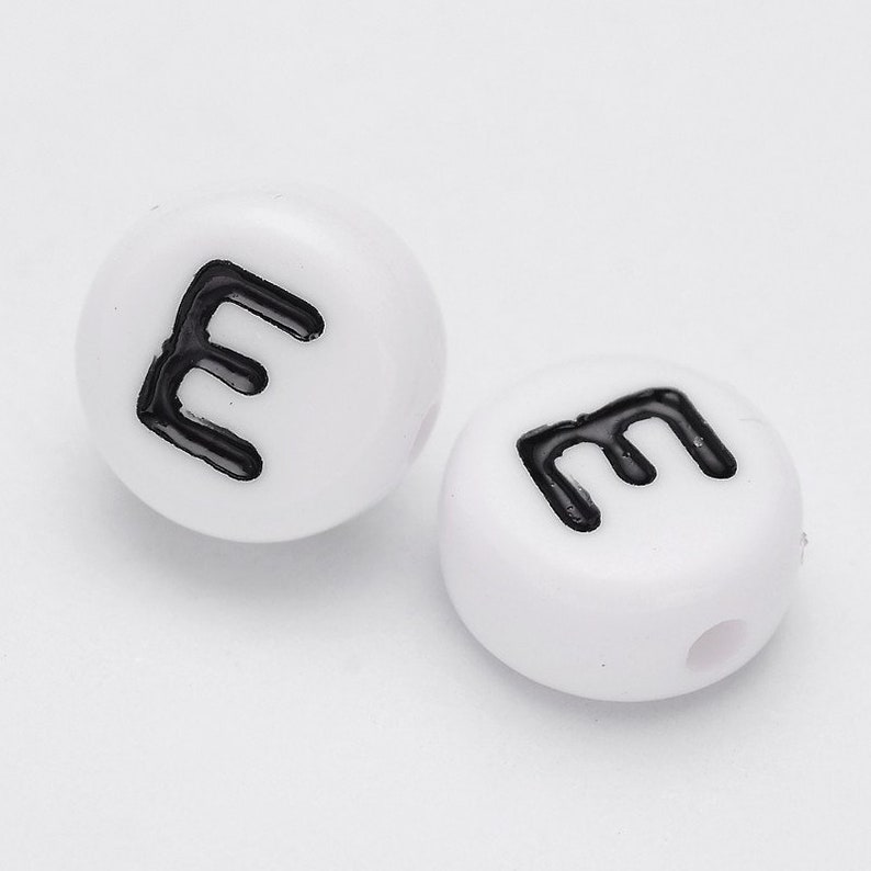 50 x la lettre E de perles acryliques blanc 7 mm image 2