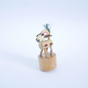 Reh Dino Hund Maus Pferd Kuh Figuren Holz Drückfigur Wackelfigur
