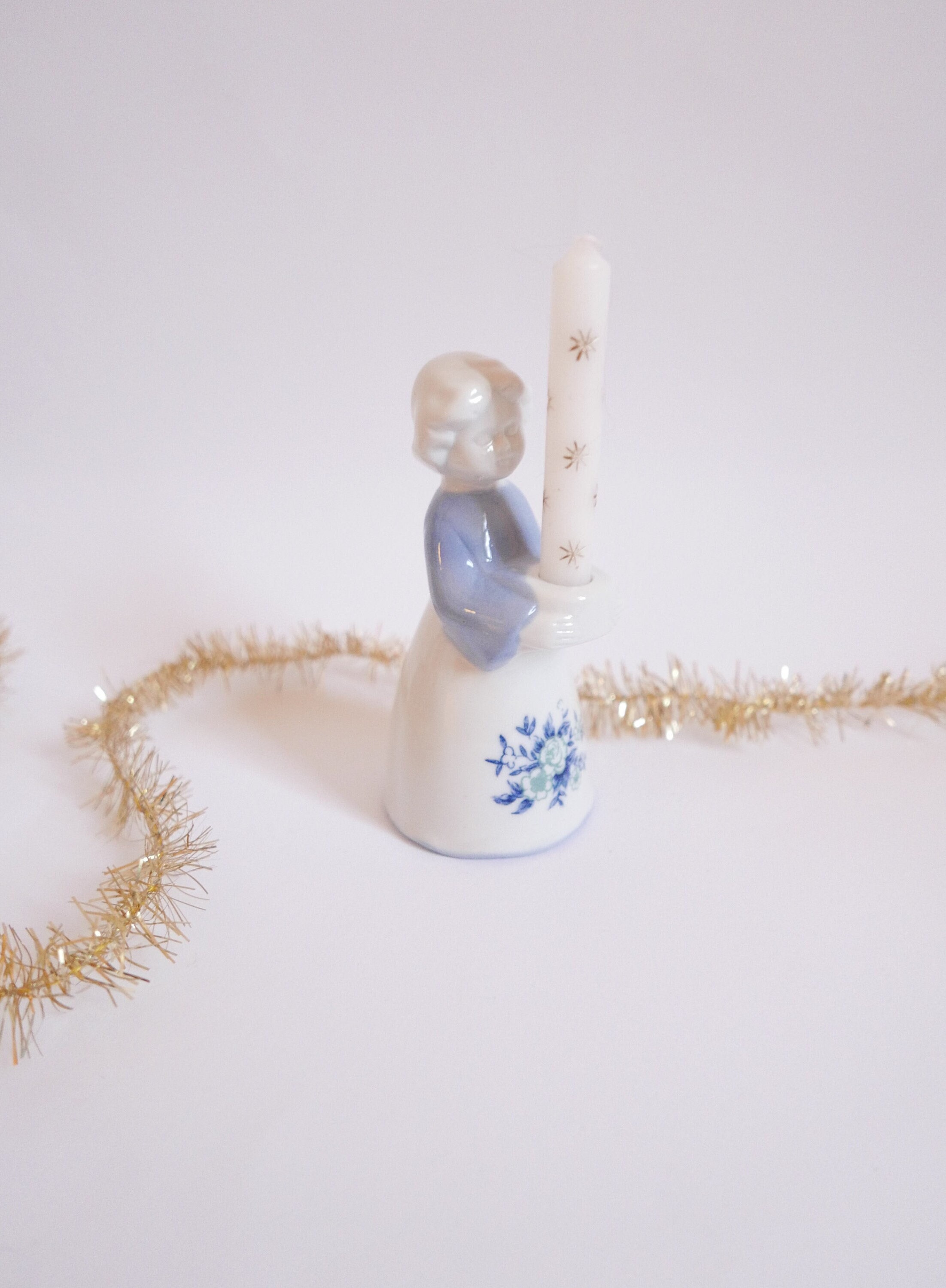 ヴィンテージドイツ製磁器キャンドルホルダー：青い花柄フラワーガール