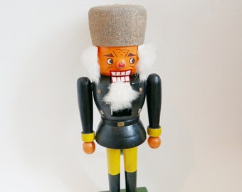 Vintage Nussknackerfigur aus Holz, DDR Handarbeit, Dekoration vintage Weihnachten