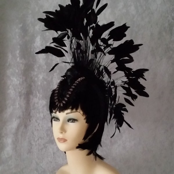 Coiffure gothique en plumes/Coquetips et crâne/Chapeau gothique/Casque/Fascinateur/Plume noire/Halloween/WGT