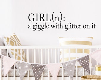 Girl A Giggle With Glitter On It (fr) Définition de la fille Wall Decal - France Décalque de vinyle (en anglais) Décalque de mur de pépinière Chambre à coucher pour filles Chambre filles