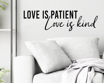 Love Is Patient Love Is Kind Bold | Wandtatzug | Wohnzimmer Wandtatz | Wandsticker | Wohnzimmer Wand dekor | Familien Wand Schriftzug