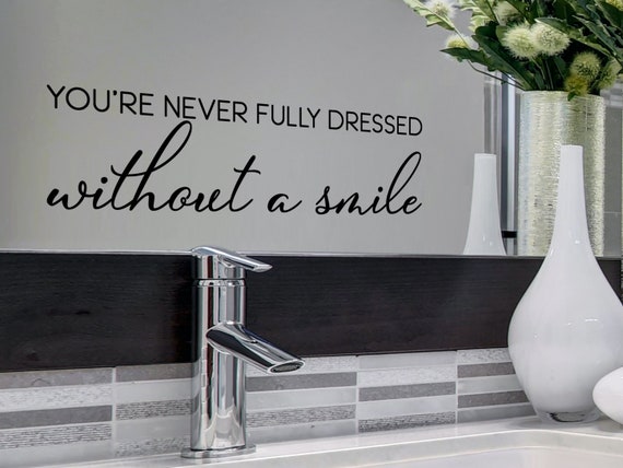 Nunca estás completamente vestido sin una sonrisa cursiva / - Etsy México Nunca estás completamente vestido sin una sonrisa cursiva / - Etsy México