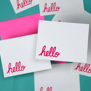 Set of 10 flat Cards with the word hello printed in pink