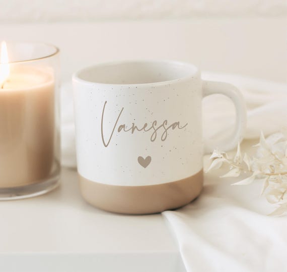 Personalisierte Tasse, Gravur mit Name & Herz  – Geschenk für Schwester, Freundin, Mama, Firma – Weihnachten, Weihnachtsgeschenk, Jubiläum