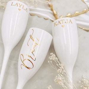 Personalized champagne glass - bride - bridesmaid - maid of honor etc. Gift JGA decoration