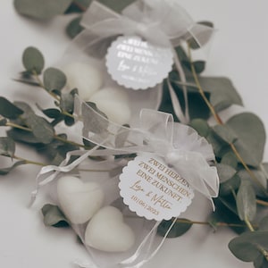 Personalisierte Gastgeschenk-Kärtchen Für Hochzeit – Mit 2 Herzen Im Reliefdruck (50 Stück, 4,5x2,5 Cm)