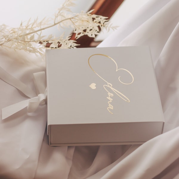 Gift box personalized with name to fill yourself including wood wool - magnetic closure with silk ribbon -
