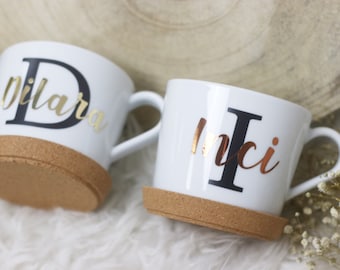 Personalisierte Tasse, Geschenkidee, Initial, Gold, Schwarz, Kaffeetasse, Untersetzer, individuell, Weihnachten, Weihnachtsgeschenk