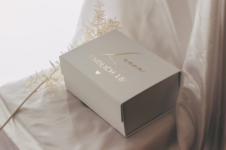 Geschenkbox personalisiert Geburtstag Endlich 18 Wunschtext Personalisiertes Geschenk Magnetbox Bild 2