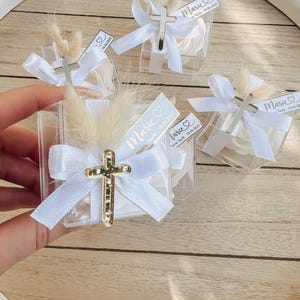 Doop- of communiegeschenk - Acrylkruis - Gepersonaliseerd met naam, goud of zilver, rozenzeep,