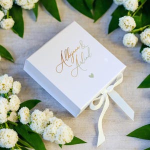 Geschenk zur Hochzeit - Geschenkbox für das Brautpaar - Mit Personalisierung - Hochzeitsgeschenk