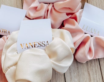 Scrunchies personalisiert - kleines Geschenk für die Freundin, Trauzeugin oder Team Bride -