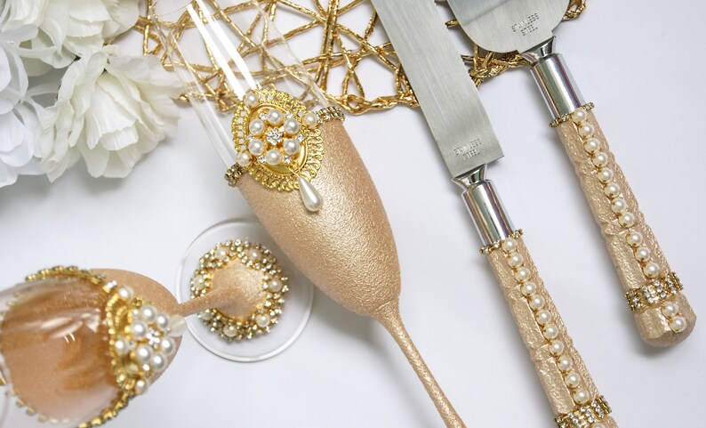 champagne glasses for bride