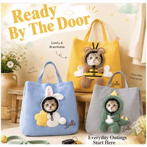 Puede incluir: Tres bolsas de tela en azul claro, amarillo y gris, cada una con un personaje de peluche con un recorte para la cara de un gato. Las bolsas tienen el nombre Bella bordado en el frente. El texto Ready By The Door, Comfy & Breathable, Adorable Character y Everyday Outings Start Here aparece en la imagen.
