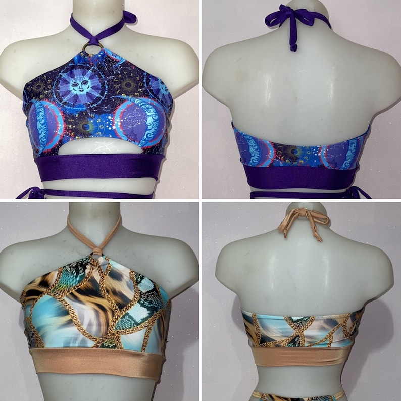 Pu&ograve; includere: Due top halter con motivi diversi. Il primo top ha una stampa celeste blu e viola con una fascia viola intorno al seno. Il secondo top ha una stampa a catena blu e oro con una fascia color sabbia intorno al seno.