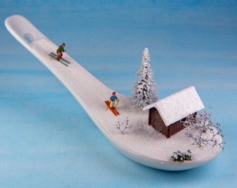 Miniatur, Löffel - Skifahrer bei der Hütte, 1:160