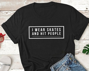 Roller Derby Geschenk Unisex Jersey Kurzarm T-Shirt Ich trage Schlittschuhe und ich schlage Menschen Shirt Roller Derby Shirt