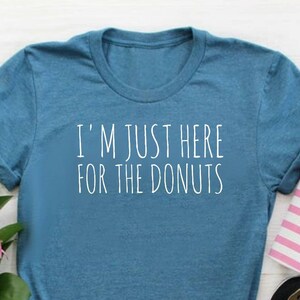 I'm Just Here For The Donuts Shirt Donuts Lover Shirt Donuts Lover Geschenk Unisex Jersey Kurzärmeliges T-Shirt