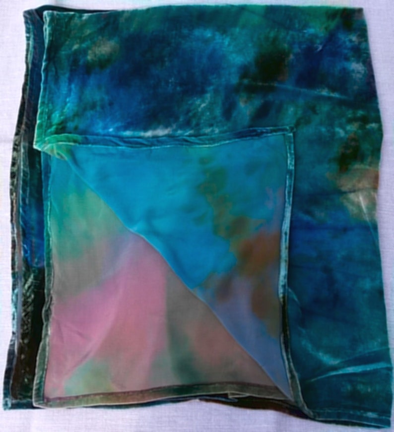 Cloth ceiling lined with silk velvet
