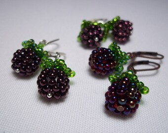 Himbeeren Brombeeren Ohrschmuck aus Mini Glasperlen Ohrhaken mit Klappbrisur