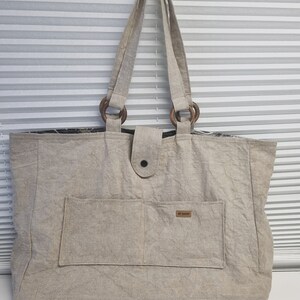 upcycling-Leinentasche aus einem Rolltuch mit Druckknopfverschluß und Reißverschlußinnenfach