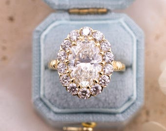 Anillo de compromiso de 4,01 ct con halo de inspiración antigua - Callie