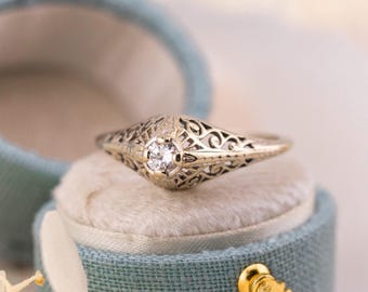 Anillo de compromiso vintage de oro de 14k con diamantes, filigrana Art Déco de los años 20