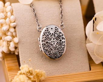 Collar vintage con medallón ovalado de filigrana de plata de ley