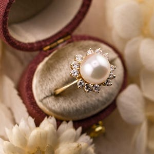Vintage pearl and diamond ring 14k solid yellow gold statement or engagement ring genuine antique vintage ring, size 5