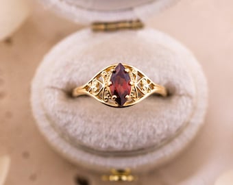 Anillo vintage con granate talla marquesa, oro macizo de 10k, talla 5.75.