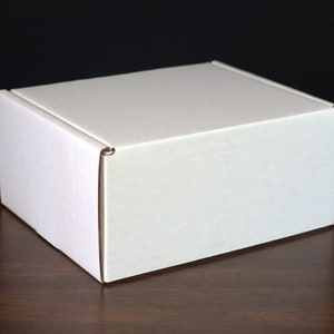 White tab lock mailers - Sized for Medium Flat Rate USPS boxes - Pack of 100